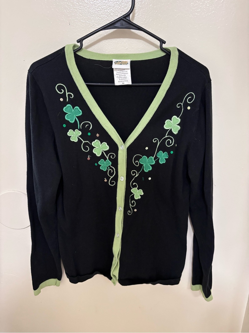 Women’s Vintage Shamrock Sweater Size M